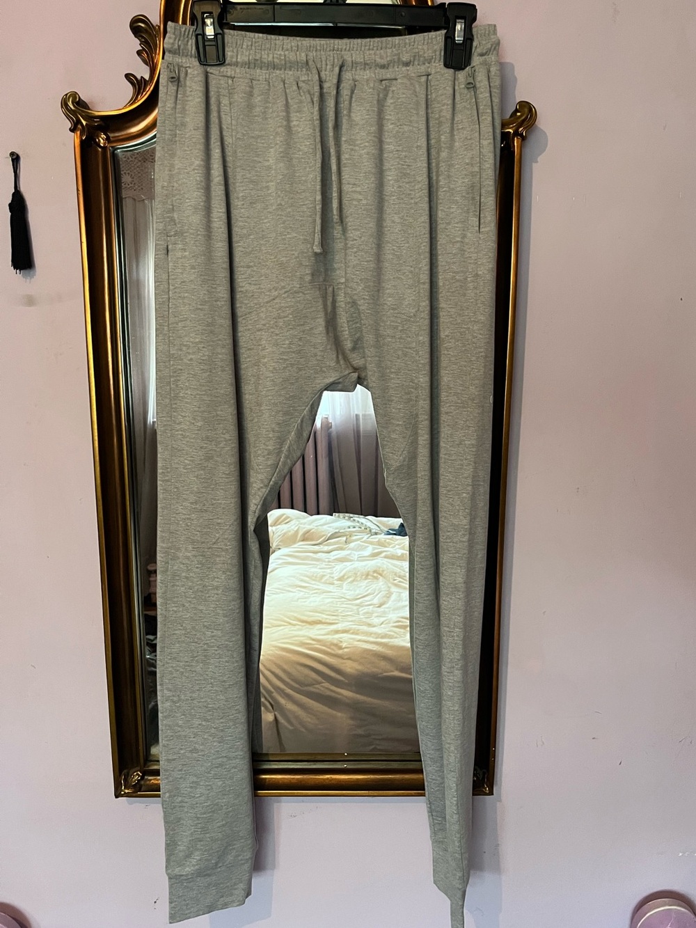 Alo Yoga Men's Drop Crotch Harem Jogger Pants Heather Gray Zipper Pockets